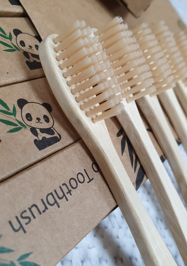Набор бамбуковых зубных щеток средней жесткости 8 шт. Bamboo Toothbrush