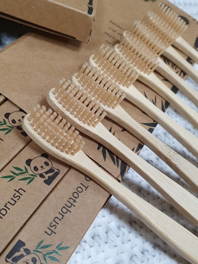 Набор бамбуковых зубных щеток средней жесткости 8 шт. Bamboo Toothbrush