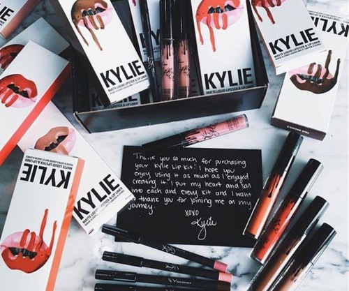 ����� Kylie Lip Kit ������� ������ + �������� ��� ���