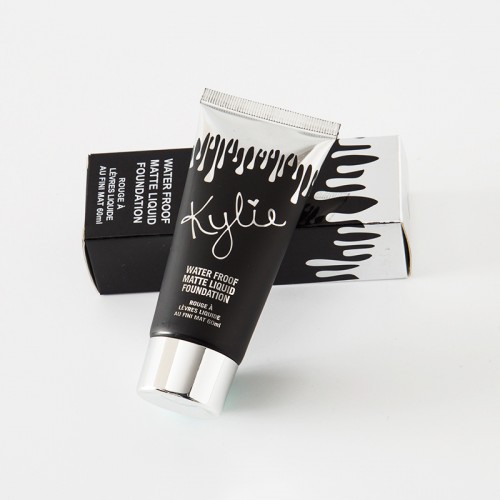 ��������� ������ KYLIE Waterproof matte liquid foundation