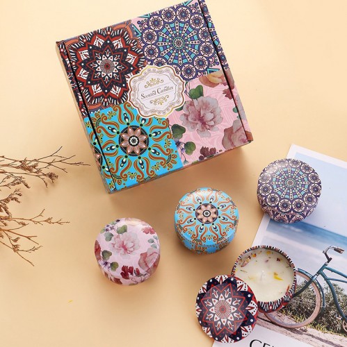 Набор ароматических свечей в баночках 4 штуки в подарочной коробке. 