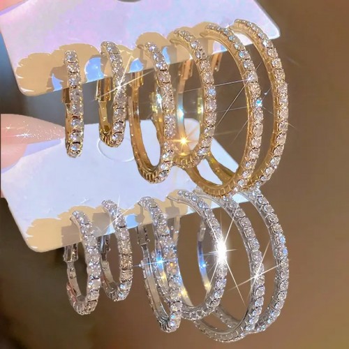 Набор сережек-колец с сияющими кристаллами 3 пары разного диаметра