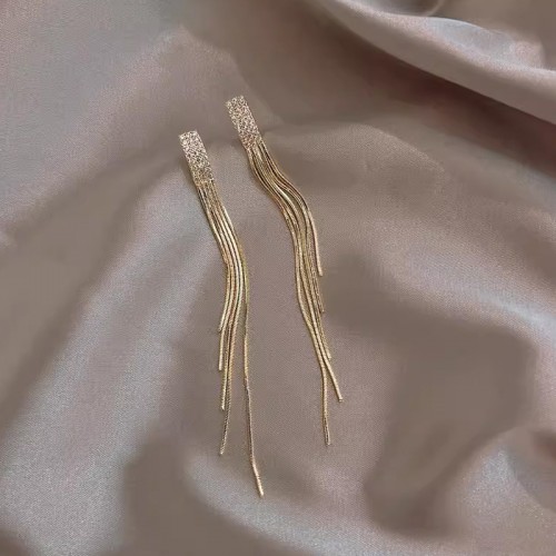 Серьги-подвески струящиеся Цепочки с кристаллами, 9 см.