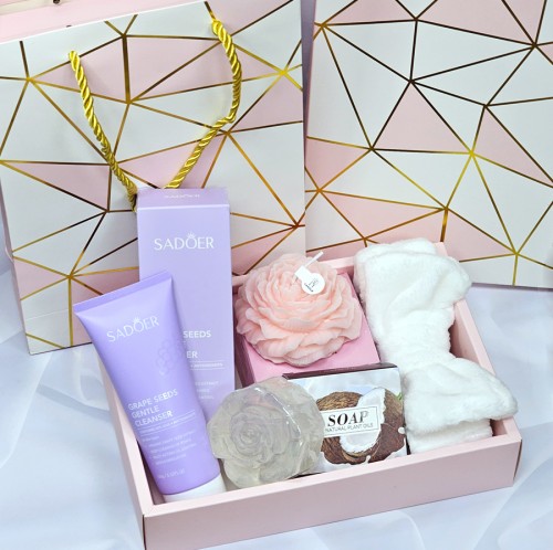 Бьюти-бокс + Подарочный пакет (Пенка, Свеча, Мыло, Повязка)