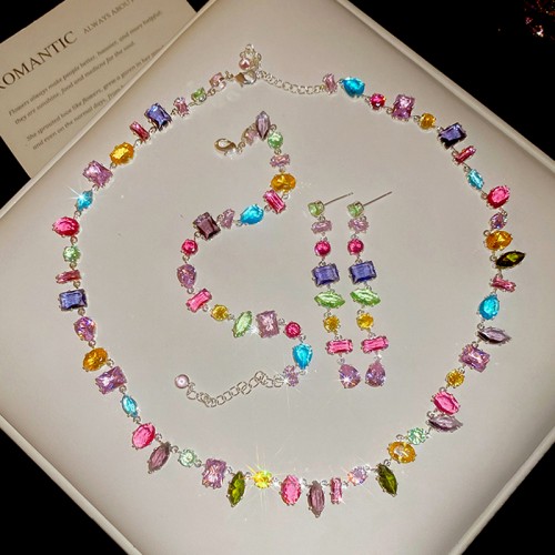 Комплект "Дофаминовый" с кристаллами разной формы и цвета в стиле Swarovski